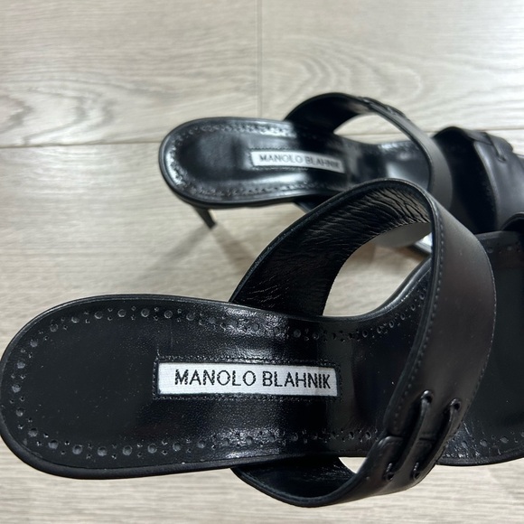 MANOLO BLAHNIK Black Nebre Leather Mules - Picture 7 of 13
